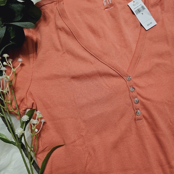 NWT Ribbed Henley T-Shirt - Picture 3 of 4